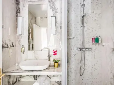 Salle de bains dans l'établissement Merveil - Luxury Suite - Marais - Antoine I