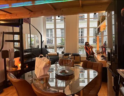 Coin salon dans l'établissement Magnifique studio au coeur du Marais