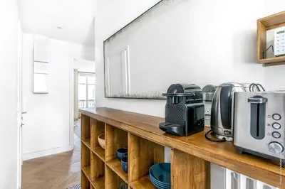 Cuisine ou kitchenette dans l'établissement Bosquet - Jean Nicot 1bdr by B'Your Home