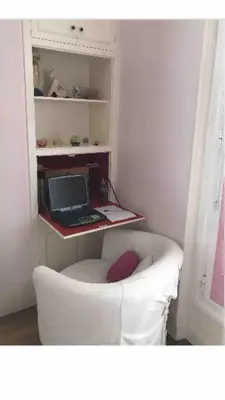 Télévision ou salle de divertissement dans l'établissement Superbe appartement proche de la butte Montmartre