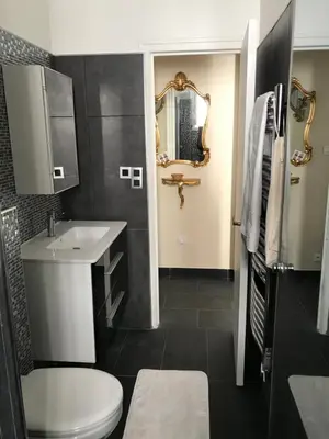 Cuisine ou kitchenette dans l'établissement Superbe appartement proche de la butte Montmartre