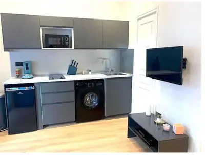 Cuisine ou kitchenette dans l'établissement Joli Appart 4pers#Buttes Chaumont#Chapeau Rouge