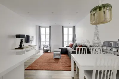 Télévision ou salle de divertissement dans l'établissement AC 4p apt - Louvres Place Vendome Paris center by Weekome