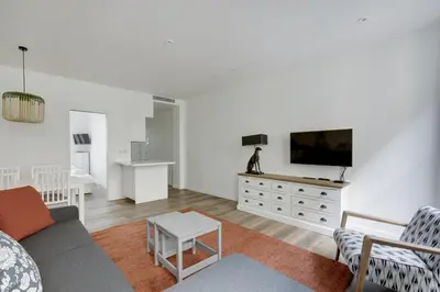 Télévision ou salle de divertissement dans l'établissement AC 4p apt - Louvres Place Vendome Paris center by Weekome