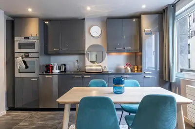 Cuisine ou kitchenette dans l'établissement Les Appartements Cardinet