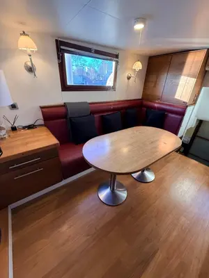 Coin salon dans l'établissement Cabine sur péniche à Bagatelle