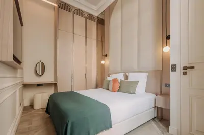 Un ou plusieurs lits dans un hébergement de l'établissement HIGHSTAY - Luxury Serviced Apartments - Louvre