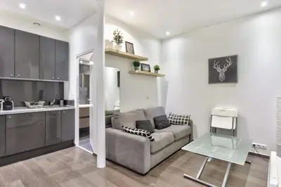 Cuisine ou kitchenette dans l'établissement Beau T2 calme et moderne proche Grands Boulevards à Paris - Welkeys