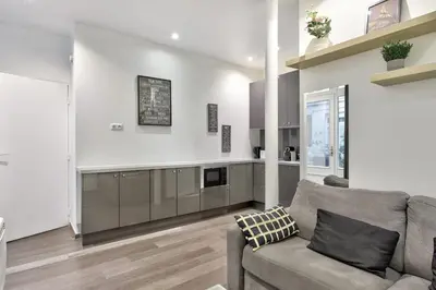 Coin salon dans l'établissement Beau T2 calme et moderne proche Grands Boulevards à Paris - Welkeys