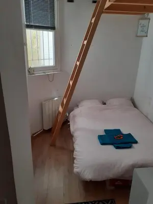 Un ou plusieurs lits dans un hébergement de l'établissement Cosy Studio in Montmartre