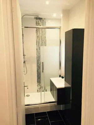 Salle de bains dans l'établissement A deux pas des Champs Elysées