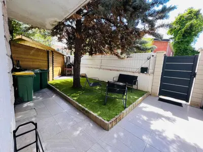 Jardin de l'établissement Superbe studio avec entrée et jardin privés à moins de 15 minutes de Paris