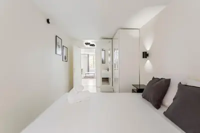 Un ou plusieurs lits dans un hébergement de l'établissement Design 1 BDR with AC