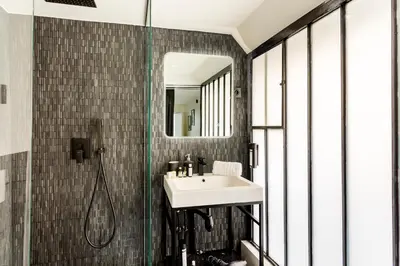 Salle de bains dans l'établissement Design 1 BDR with AC
