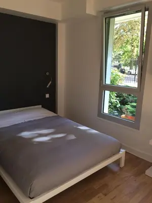 Un ou plusieurs lits dans un hébergement de l'établissement Trés Beau Studio (face bois), 10mn de l'Etoile