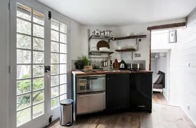 Cuisine ou kitchenette dans l'établissement Appartement Gérard, tout équipé Paris 13éme