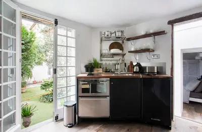 Cuisine ou kitchenette dans l'établissement Appartement Gérard, tout équipé Paris 13éme