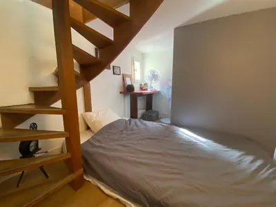 Un ou plusieurs lits dans un hébergement de l'établissement SUPERBE DUPLEX avec JARDIN PARTAGE à PARIS MENILMONTANT
