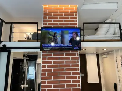 Télévision ou salle de divertissement dans l'établissement Studio Cléry
