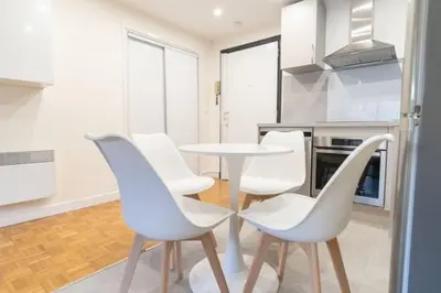 Cuisine ou kitchenette dans l'établissement Cœur 16eme, standing et calme