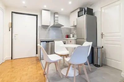 Cuisine ou kitchenette dans l'établissement Cœur 16eme, standing et calme