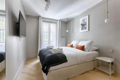 Un ou plusieurs lits dans un hébergement de l'établissement Unique Luxury Parisian flat 2BR/6P -Champs Elysées