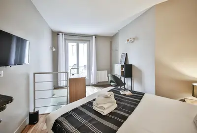 Un ou plusieurs lits dans un hébergement de l'établissement New Triplex 6Pers#ETOILE#Porte Maillot#Porte Champerret