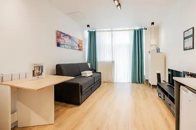 Cuisine ou kitchenette dans l'établissement Apart 1 Bedroom # Buttes Chaumont # Paris 19