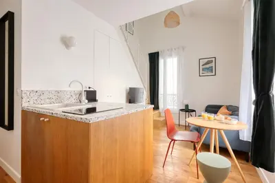 Cuisine ou kitchenette dans l'établissement Les Cottages de Montmartre - Secret Courtyard