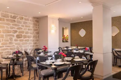 Restaurant ou autre lieu de restauration dans l'établissement Hôtel Madeleine Plaza