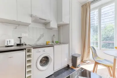 Cuisine ou kitchenette dans l'établissement New and quiet 1 Bdr Flat in the Heart of Paris 12