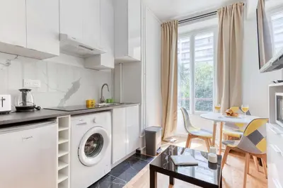 Cuisine ou kitchenette dans l'établissement New and quiet 1 Bdr Flat in the Heart of Paris 12