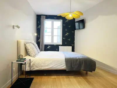 Un ou plusieurs lits dans un hébergement de l'établissement So Paris Group - Fully Serviced Studio Apartment - Jardin des Plantes - Heart of Paris