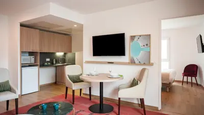 Cuisine ou kitchenette dans l'établissement Residhome Quai d’Ivry