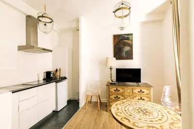 Cuisine ou kitchenette dans l'établissement GuestReady - Lovely studio in Paris, 15 minutes from Notre Dame Cathedral.