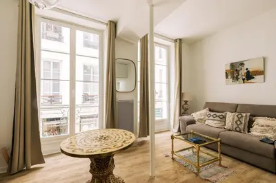 Coin salon dans l'établissement GuestReady - Lovely studio in Paris, 15 minutes from Notre Dame Cathedral.