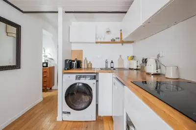 Cuisine ou kitchenette dans l'établissement Veeve - In the Eaves of the Écuries