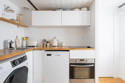 Cuisine ou kitchenette dans l'établissement Veeve - In the Eaves of the Écuries