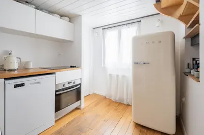 Cuisine ou kitchenette dans l'établissement Veeve - In the Eaves of the Écuries