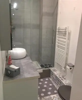 Salle de bains dans l'établissement Alex Flats