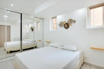 Un ou plusieurs lits dans un hébergement de l'établissement Cosy apartment 4P-1BR Flandre-Crimée