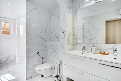 Salle de bains dans l'établissement Cosy apartment 4P-1BR Flandre-Crimée