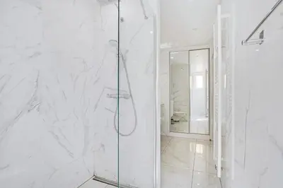 Salle de bains dans l'établissement Cosy apartment 4P-1BR Flandre-Crimée