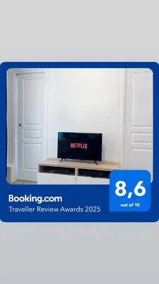Télévision ou salle de divertissement dans l'établissement Appartement moderne & cosy au cœur de Paris
