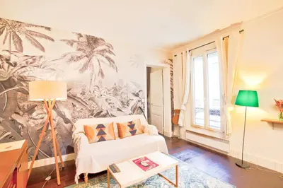 Coin salon dans l'établissement Le Romantisme à la Française