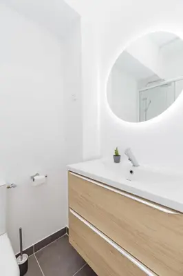 Salle de bains dans l'établissement JOLI 23 m Lumineux et Rénové PROCHE Sacré-Cœur