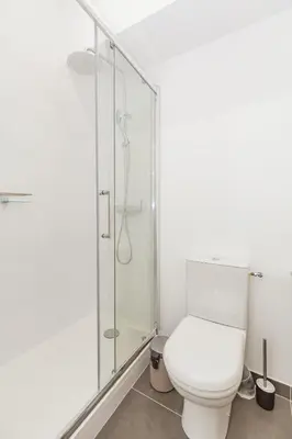 Salle de bains dans l'établissement JOLI 23 m Lumineux et Rénové PROCHE Sacré-Cœur