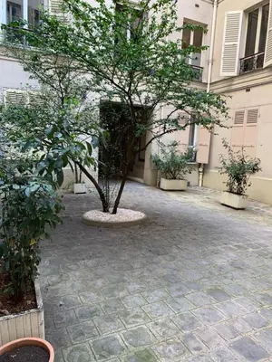 Jardin de l'établissement Paris - Champs Élysées - Arc de Triomphe