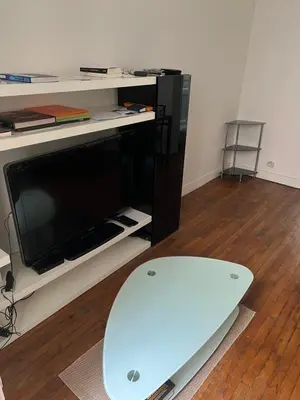 Télévision ou salle de divertissement dans l'établissement Paris - Champs Élysées - Arc de Triomphe