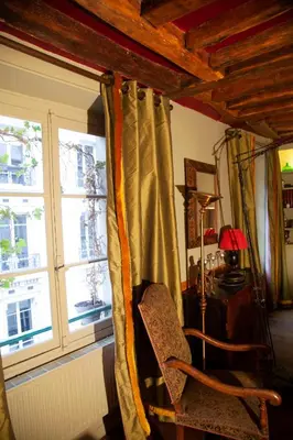 Coin salon dans l'établissement Le Marais Chic AC